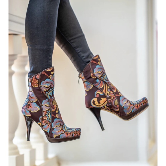 rockwell tharp Shoes - Rockwell Tharpe Sz 8 Passion Ranch Elegant Brown Heeled Boots Ornate‎ Embroidery